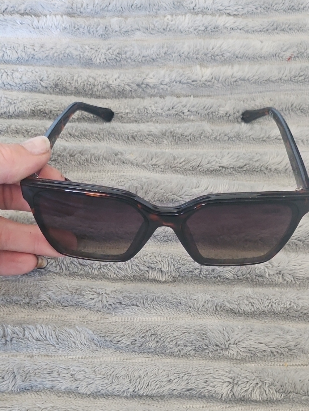 Quay Level Up Designer sunglasses - Picture 3 of 7